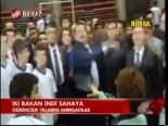 İki Bakan İndi Sahaya