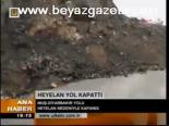 Heyelan Yol Kapattı