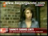 Sahneye Sarhoş Çıktı