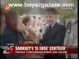 Sarkozy'ye El Ense Çektiler