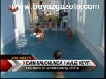 Evin Salonunda Havuz Keyfi