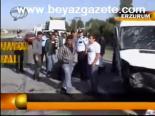 Minibüs Tıra Çarptı