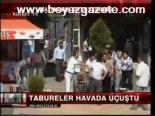 Tabureler Havada Uçuştu