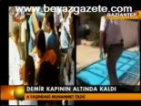 Demir Kapının Altında Kaldı