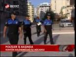 Polisler İş Başında