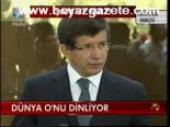 Dünya O'nu Dinliyor