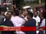 Yumruk Protestosunda Yumruk
