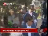 Babasının Mezarına Gitti