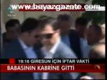 Babasının Kabrine Gitti
