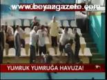Yumruk Yumruğa Havuza!