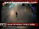Sokak Ortasında Tüfekle Vurdu