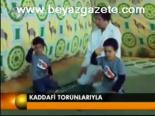 Kaddafi Torunlarıyla