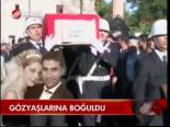 Gözyaşlarına Boğuldu
