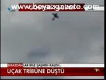 Uçak Tribüne Düştü