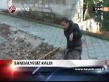 Sandalyesiz Kaldı