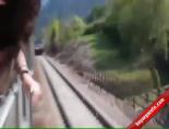 tren seferleri - Trenden Başını Çıkaran Kızın Dehşet Veren Görüntüleri Videosu