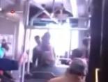 genc kiz - Otobüs şoförü genç kızı acımasızca yumrukladı Videosu