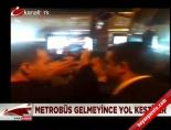 Metrobüs gelmeyince yol kestiler