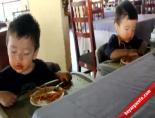 sevimli bebek - Spagetti Yerken Uyuklayan Sevimli İkizler Videosu
