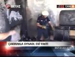 Çakmakla oynadı, evi yaktı