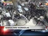 Namazlarını Bozmadılar