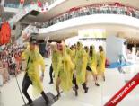 AVM'de Gangnam Style Performansı