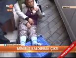 Minibüs kaldırıma çıktı online video izle