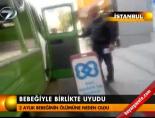Bebeğiyle birlikte uyudu