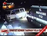 emniyet kemeri - Emniyet kemeri takmadı, yola fırladı Videosu