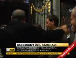 mesut ozil - Başbakan'ı Özil karşıladı Videosu