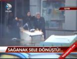 İzmir'de sağanak yağış sele dönüştü