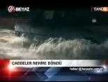Caddeler Nehire Döndü
