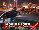 İki çocuk, bir çuval...