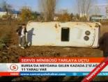 Servis minibüsü tarlaya uçtu