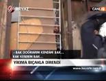 Yıkıma bıçakla direndi