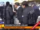 Kaçamayacağını anladı