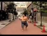 komik video - Ağır çekimde sumo güreşçisi Videosu