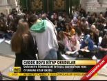 Cadde boyu kitap okudular