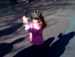 Küçük kızdan muhteşem dans