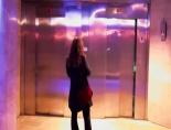 komik video - Asansörün Kapısı Açılınca Şok Oluyor Videosu