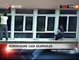 Öğrencilere Cam Sildirdiler