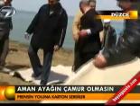 Prensin yoluna karton serdiler