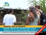 angelina jolie - Angelına Jolıe Ekvador'da Videosu