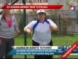 tenis maci - Kadınlar Rakete Tutundu Videosu