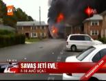 savas ucagi - Savaş jeti evlere çatıldı Videosu