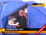 Yağmur evi yıktı