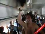 arda turan - Atletico Uçağında Arda Turan Tezahüratları Videosu