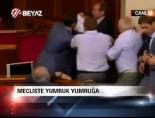 ukrayna meclisi - Meclis'te yumruk yumruğa Videosu