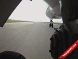 ucak pisti - Uçağın Tekerinden İlginç Yolculuk! Videosu