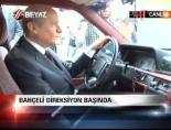 klasik otomobil - Bahçeli direksiyon başında Videosu